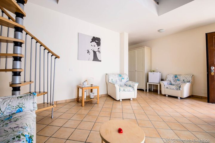 Room 10 of 86
