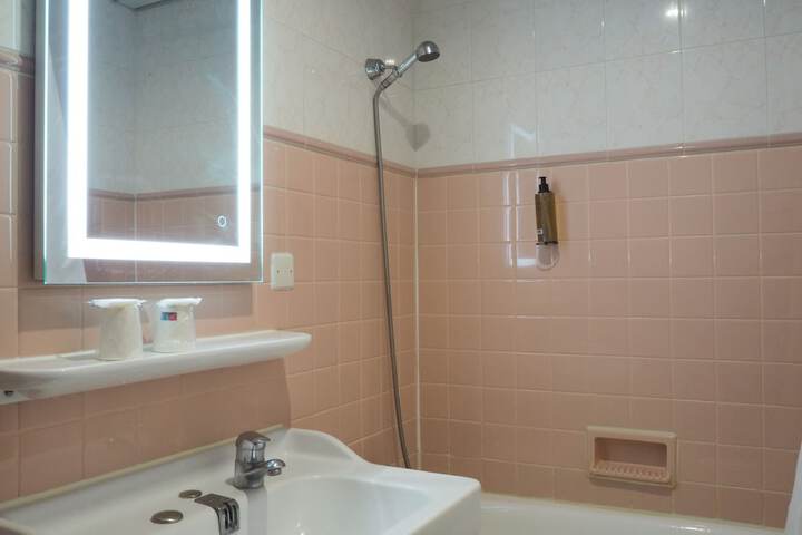 Room 73 of 100