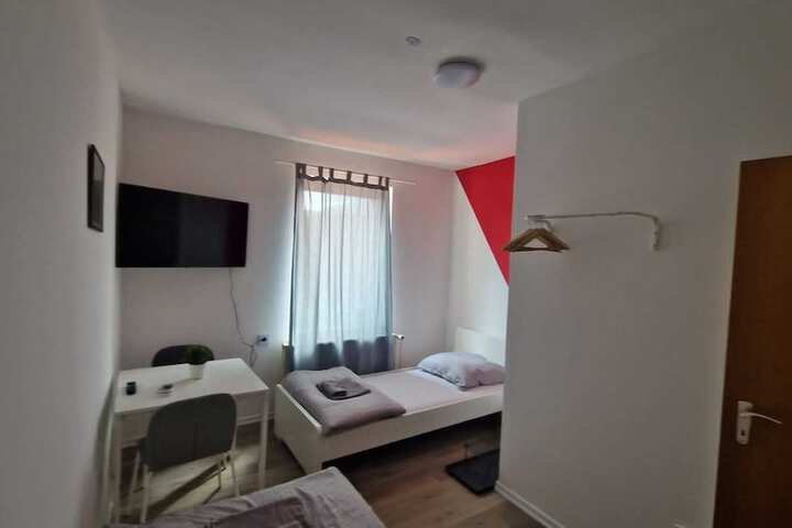 Room 7 of 10