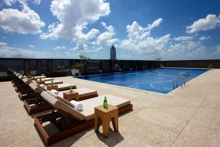 Hotel Pool