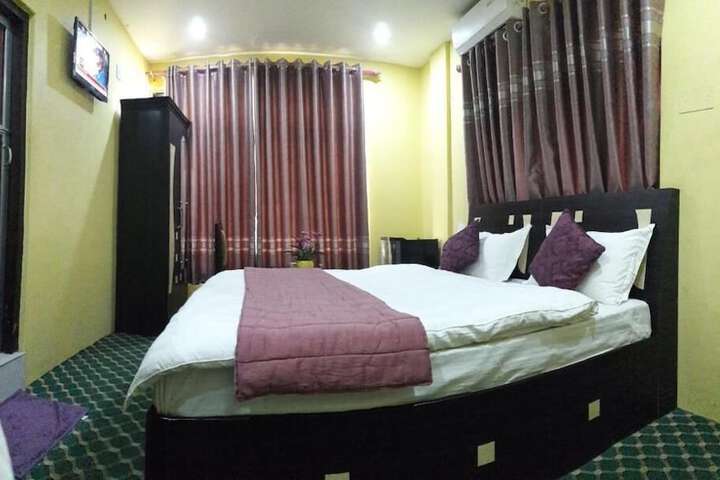 Room 2 of 6