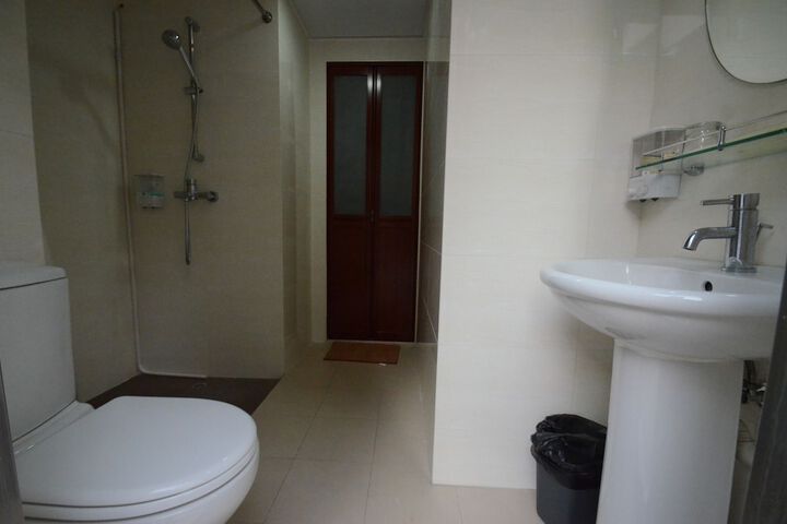 Room 14 of 18