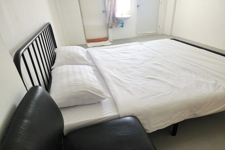 Room 17 of 35