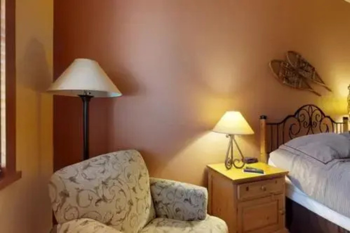 Room 2 of 10