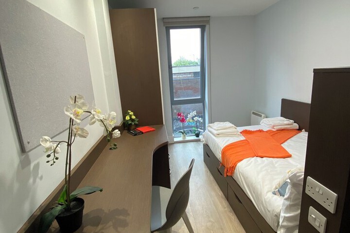 Room 27 of 51