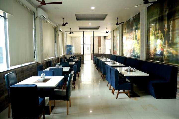 Dining 5 of 9
