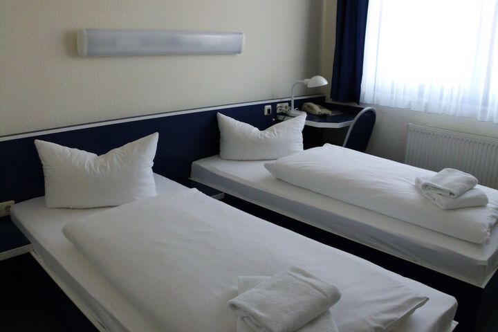 Room 5 of 11