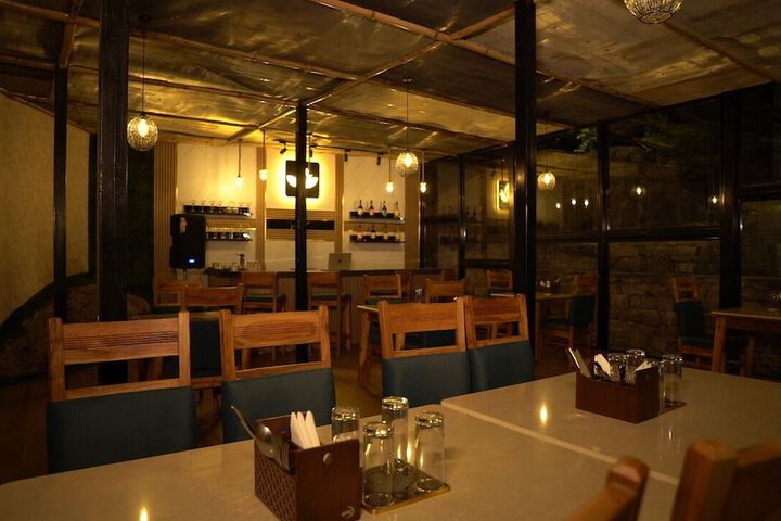 Dining 40 of 58