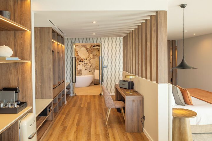 Room 13 of 42