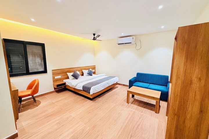 Room 6 of 18