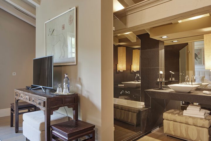 Room 17 of 45