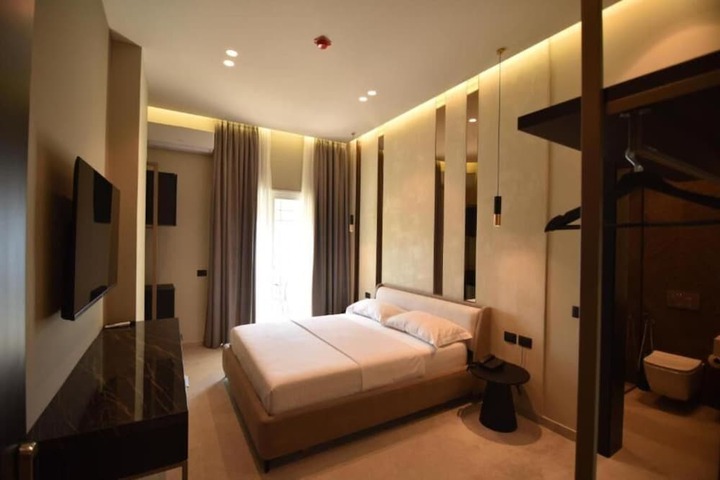 Room 9 of 62