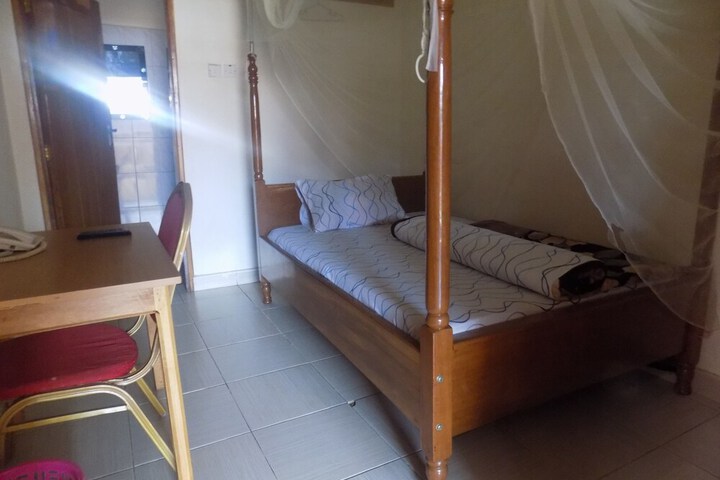 Room 4 of 43