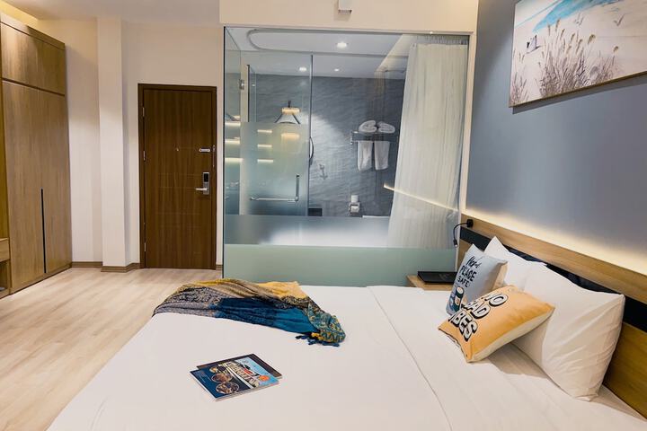 Room 15 of 83