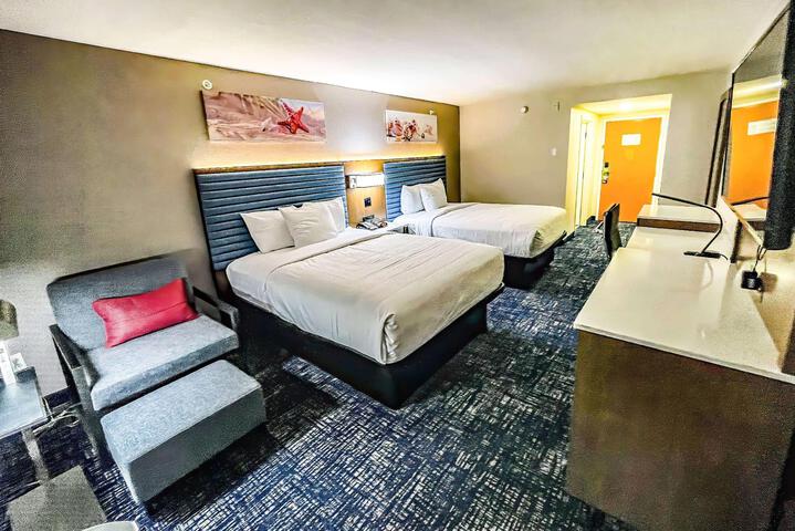1 King Bed (3 of 16)