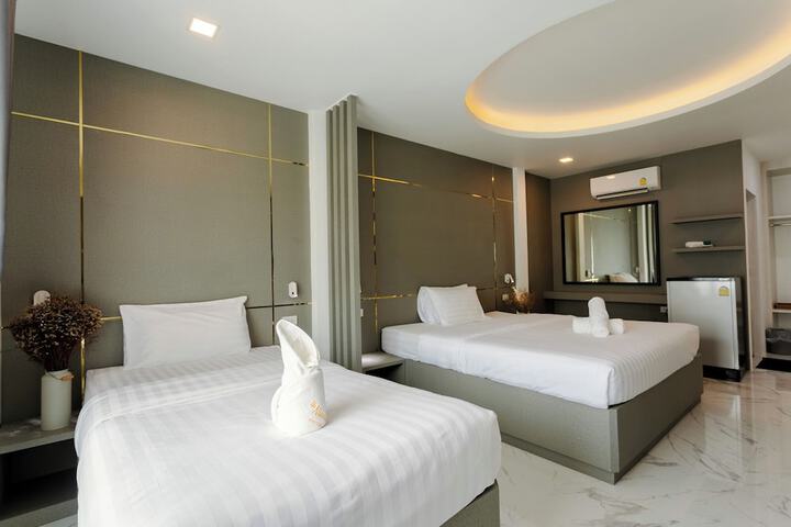Room 33 of 154
