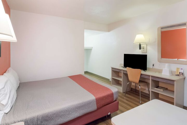 Room 17 of 39
