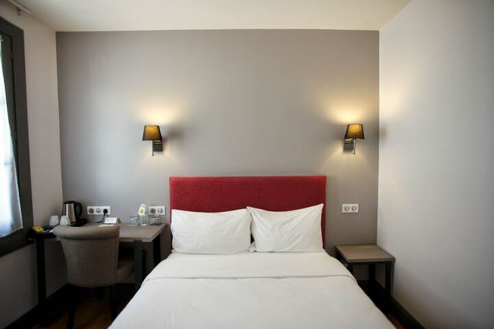Room 27 of 90