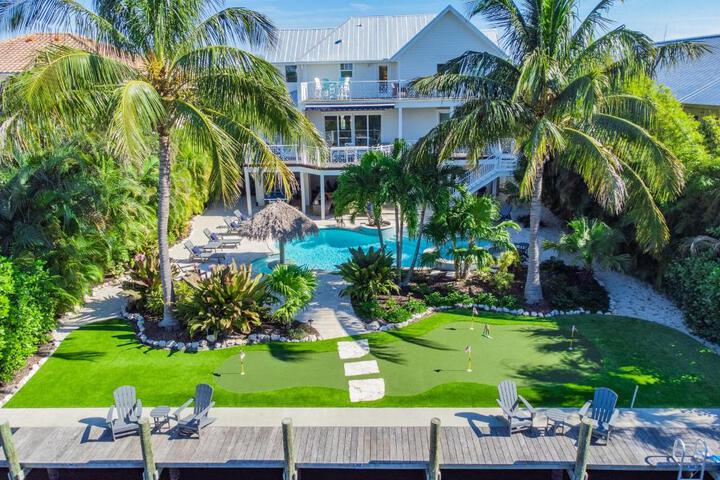 Exterior of Serenity Beach