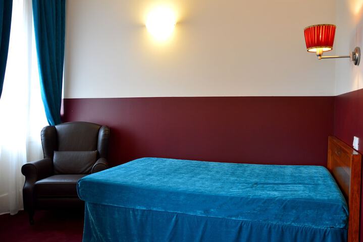 Room 9 of 50