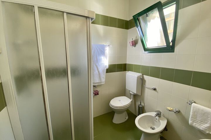 Room 18 of 38