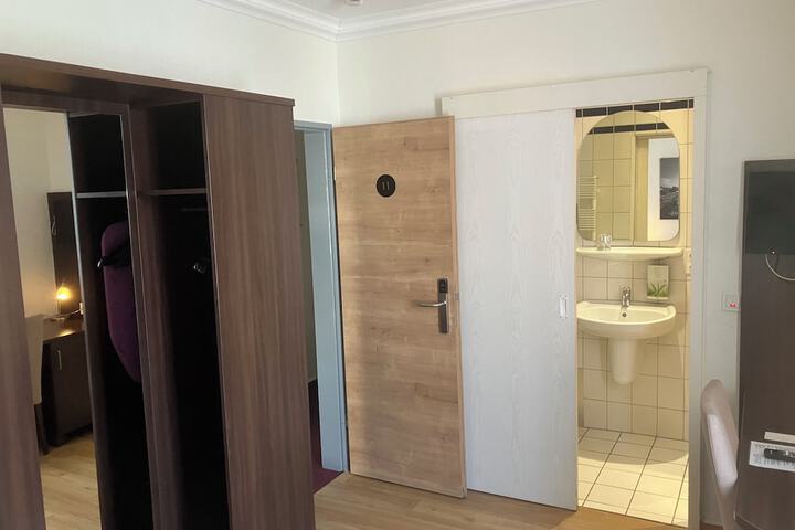Room 15 of 46