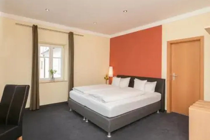 Room 5 of 13