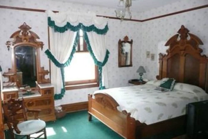 Room 12 of 51