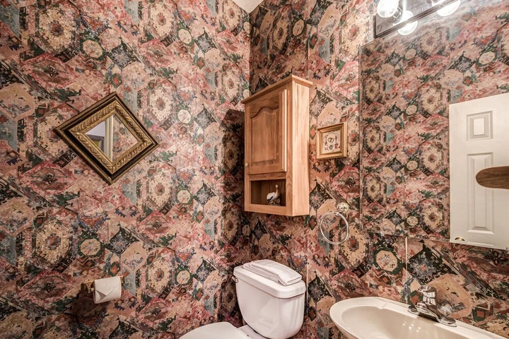 Room 9 of 14