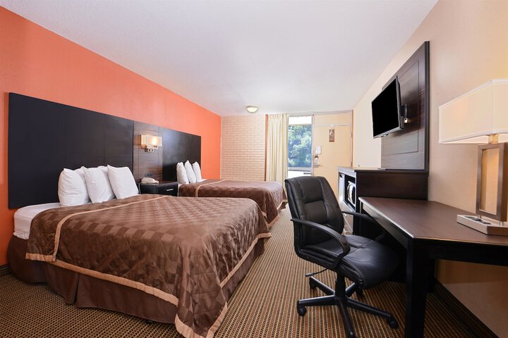 2 Double Beds (3 of 6)