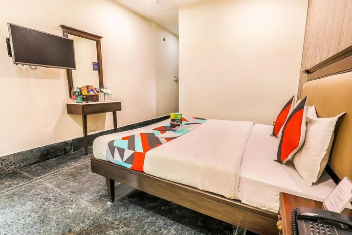 Room 11 of 13