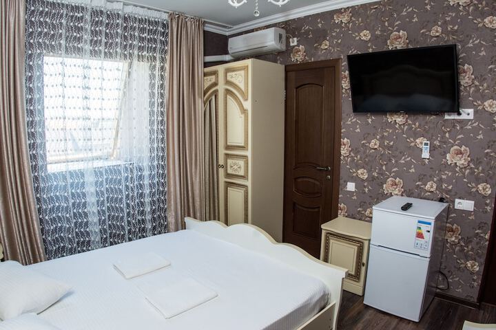 Room 7 of 33