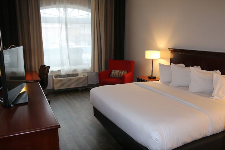 1 King Bed (1 of 7)