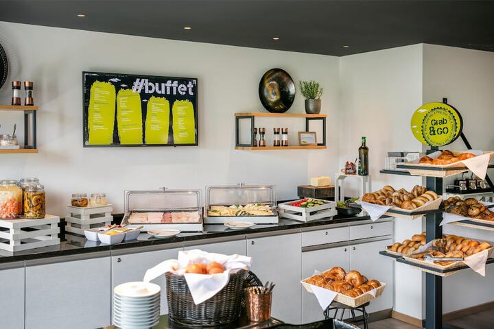 Breakfast/Coffee Service 53 of 93