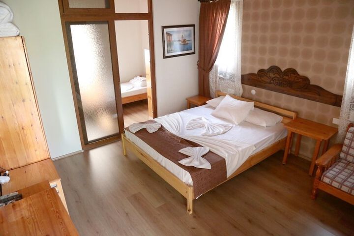 Room 6 of 39