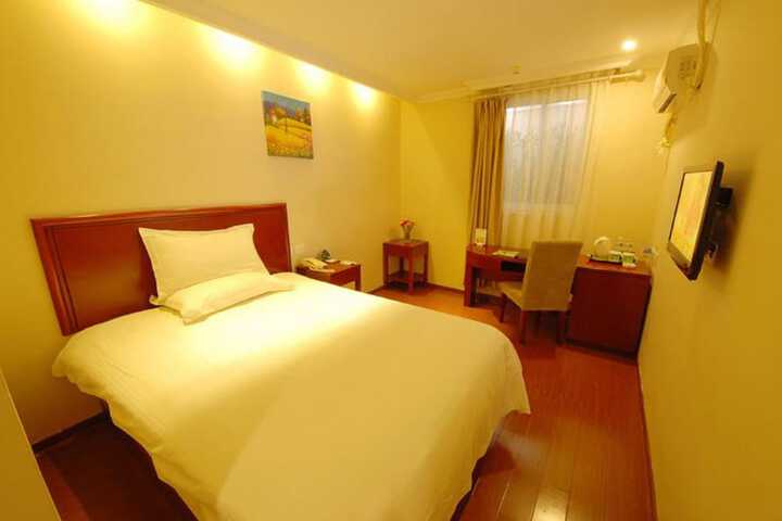 Room 8 of 35