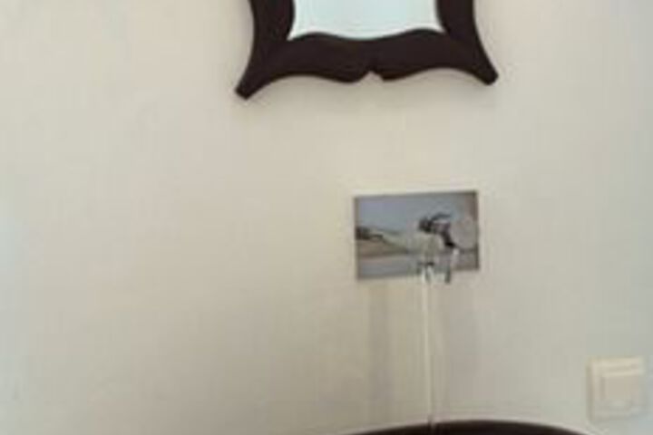 Room 6 of 90