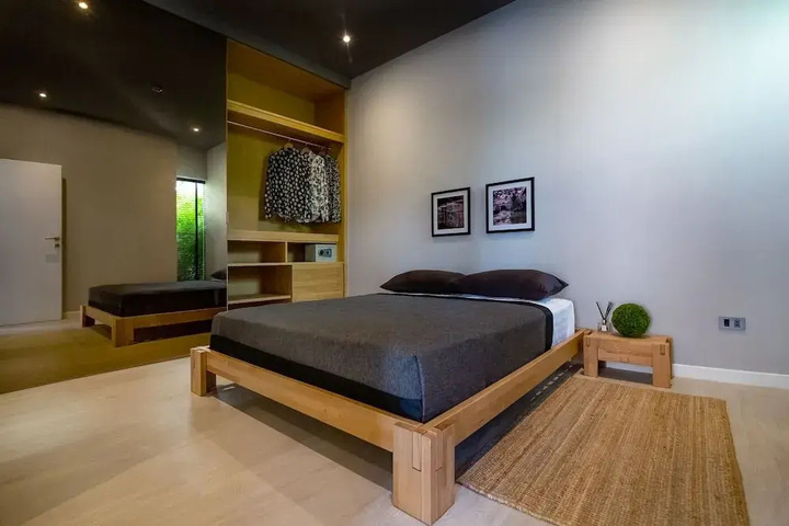 Room 4 of 26
