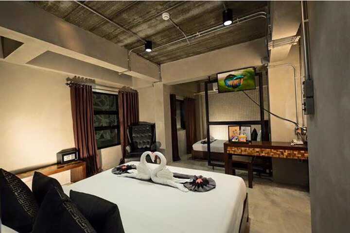 Room 8 of 60