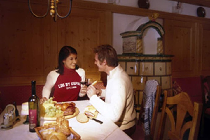 Dining 34 of 38