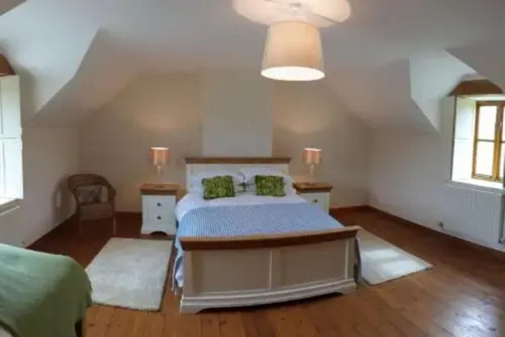 Room 4 of 9
