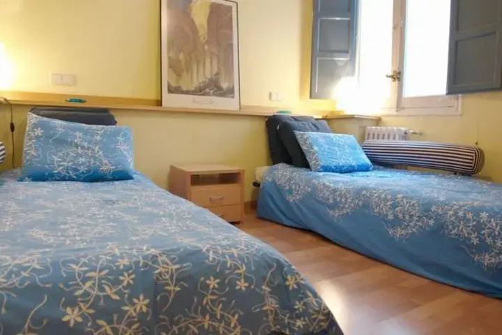 Room 2 of 9