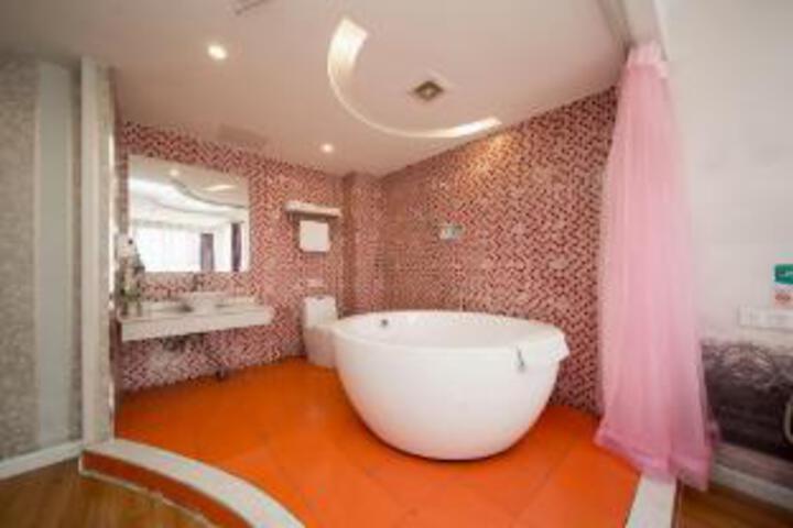 Hongchi River Valley Hotel (Guifu Jinjie Branch)