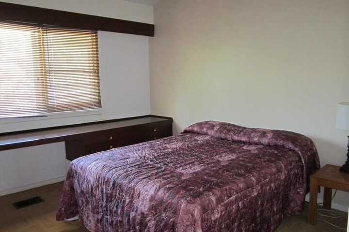 Room 11 of 34