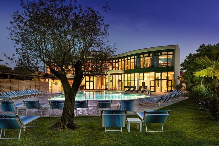 Hotel with Pool