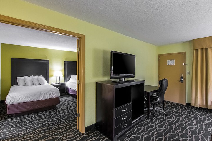 Standard Room, King or Two Doubles (9 of 24)