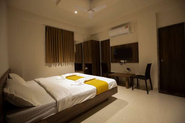 Room 13 of 26