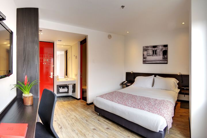 Room 6 of 74