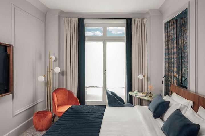 Room 54 of 200