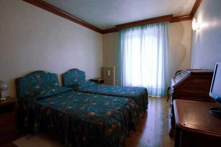 Room 8 of 62